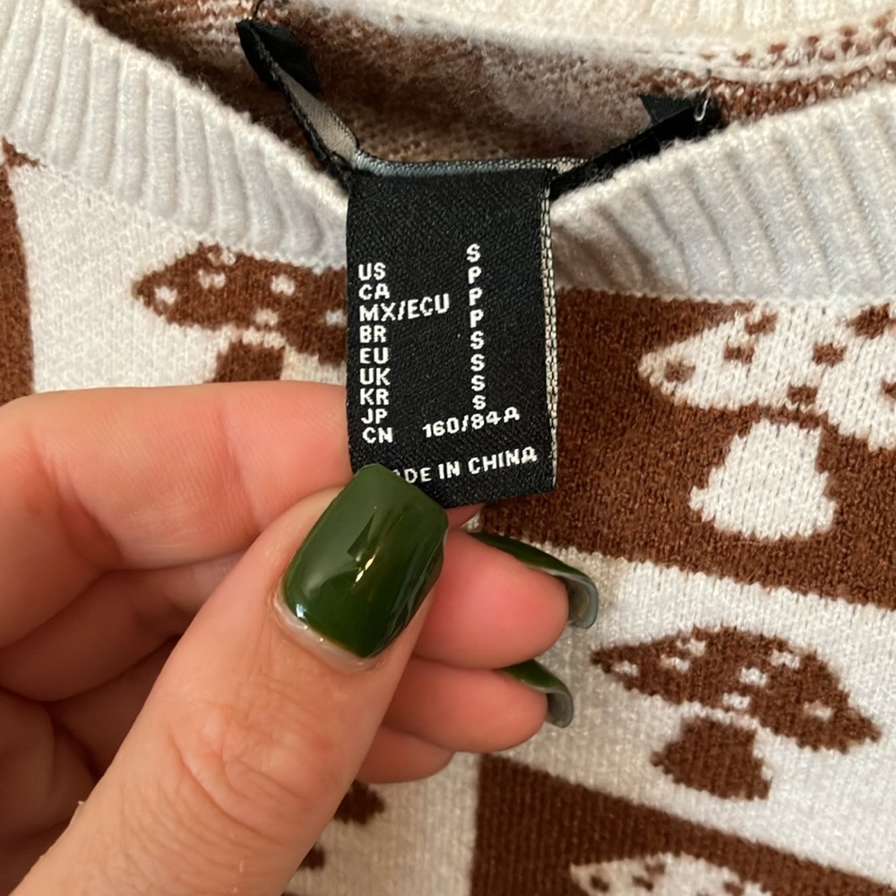 Brown and white mushroom crop top / shirt - Picture 2 of 3